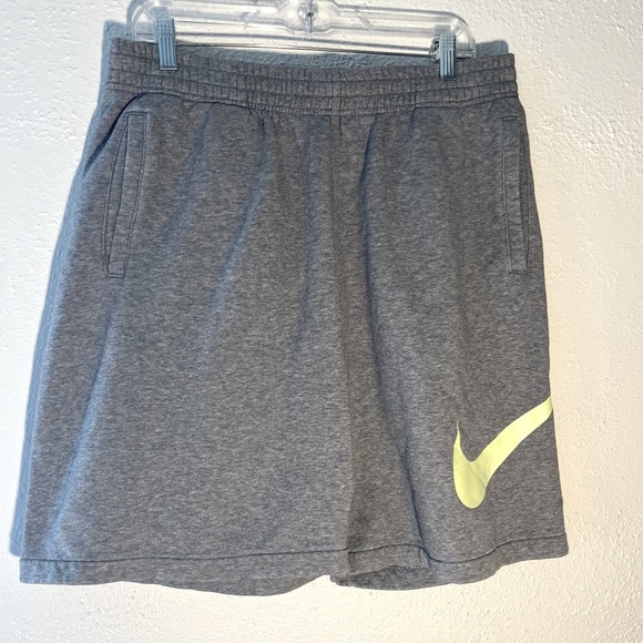 Nike Club Fleece Big Swoosh Shorts Mens Size XL Medium Gray Athletic Sportswear - Picture 2 of 5